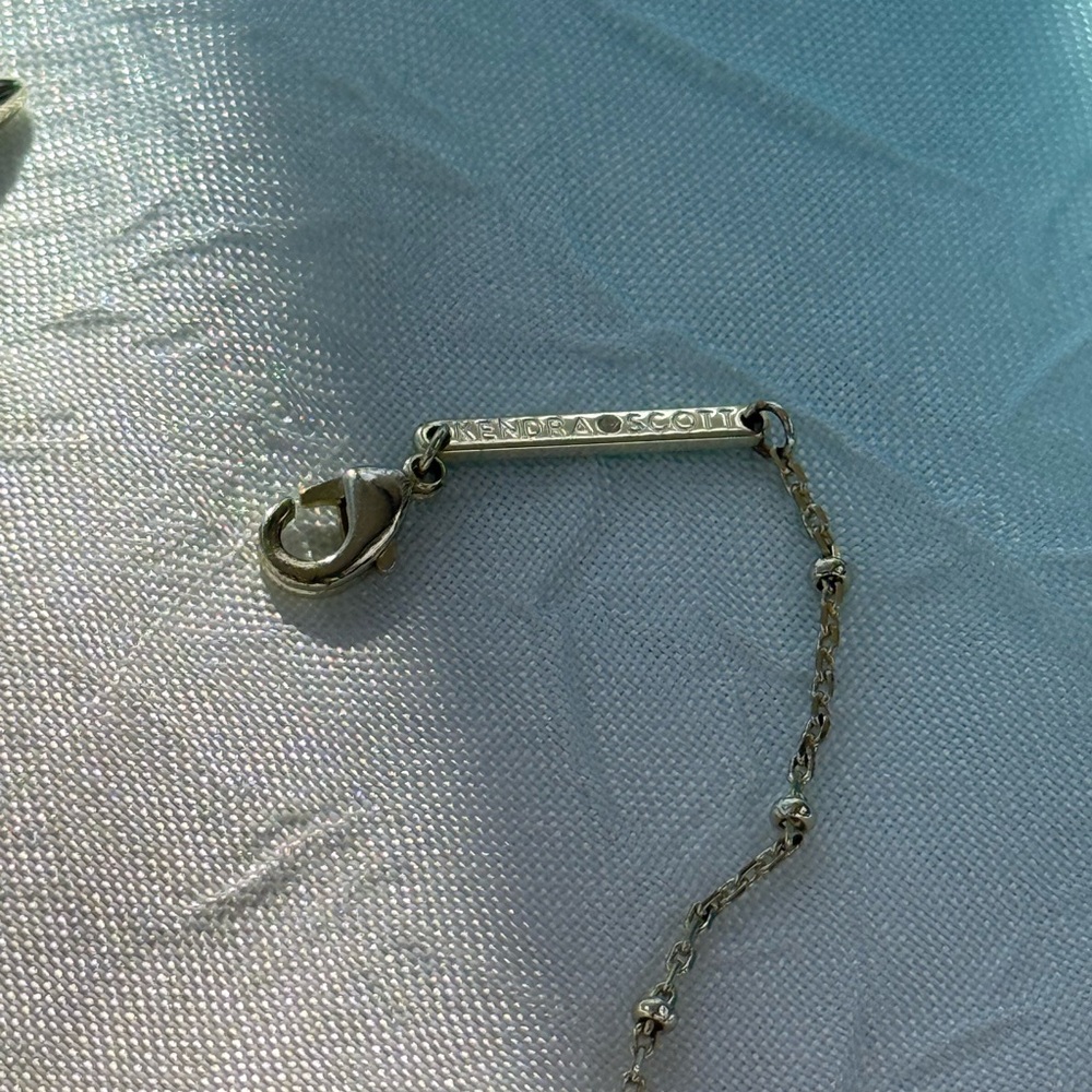 Kendra Scott Elegant Gold Heart Pendant Necklace - Picture 5 of 8